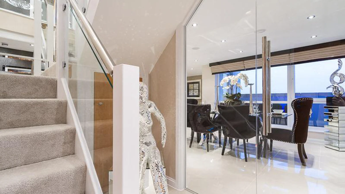 Modern frameless internal glass doors