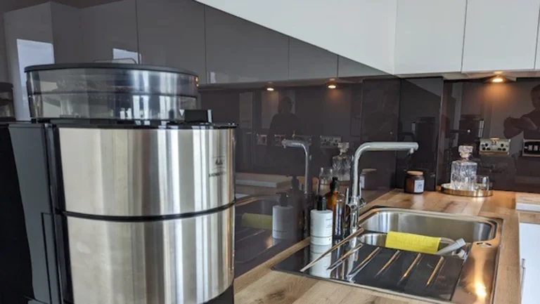Grey Glass Splashback detail